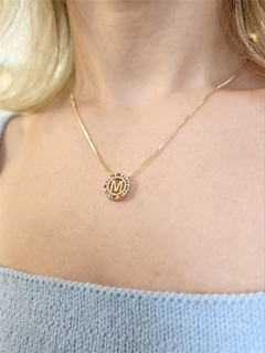 Colar Mandala Inicial Delicada Banhada a Ouro