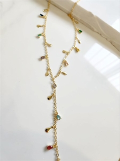 Gravatinha Penduricalhos Gotas e Pedras Banhado