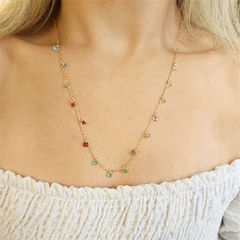 Colar Cristais Penduricalhos Cores Banhado a Ouro na internet