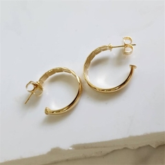 Argola Detalhe Geométrico Suzana Banhado a Ouro