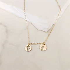 Colar Medalhinha Vazada Filhos Banhada a Ouro