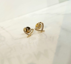 Brinco Coração Vazado Cravejado Charm Banhado