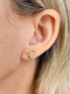 Brinco Coração Vazado Cravejado Charm Banhado na internet