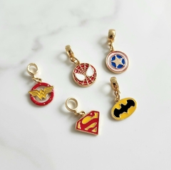 Berloque Super Heróis Banhado a Ouro