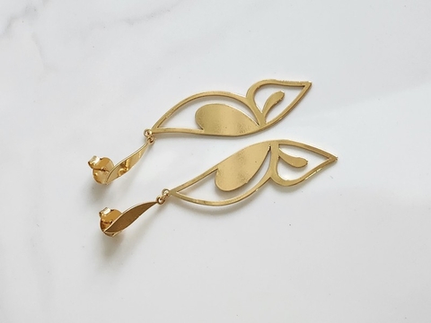 Brinco Longo Asa Borboleta Vertigem Charm Banhado