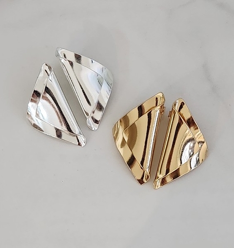 Brinco Plissê Vertigem Charm Banhado