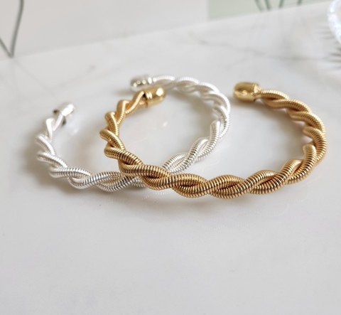 Bracelete Torcido Vertigem Charm Banhado