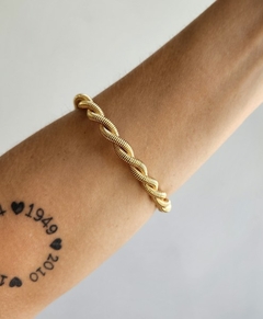 Bracelete Torcido Vertigem Charm Banhado na internet