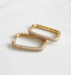 Argola Retangular Altura Cravejada Vertigem Banhada a Ouro