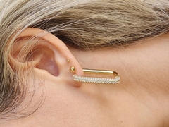 Argola Retangular Altura Cravejada Vertigem Banhada a Ouro na internet