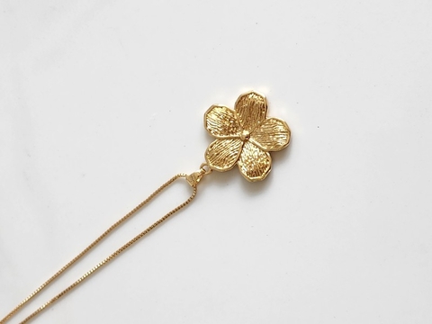 Colar Flor Vena Vertigem Charm Banhado a Ouro