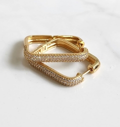 Argola Quadrada Cravejada Vertigem Charm Banhada a Ouro