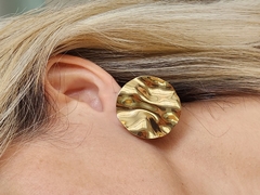 Brinco Redondo Orgânico Vertigem Banhado - comprar online