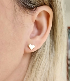Brinco Coração Liso Charm Banhado