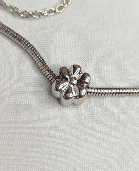 Berloque Flor Lisa Ródio