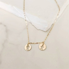 Colar Medalhinha Vazada Filhos Banhada a Ouro - Alisma Semijoias