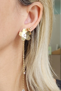 Brinco Flor Corrente Banhado a Ouro - comprar online