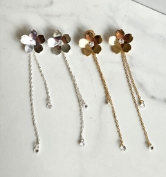 Brinco Flor Corrente Charm Banhado - Alisma Semijoias