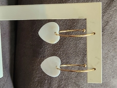 Argola Fina Coração Madrepérola Charm Banhado