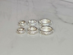 Argolinha Cravejada Zircônia Cristal Charm Banhada a Prata na internet