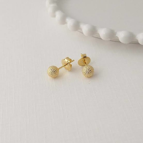 Brinco bolinha fosca