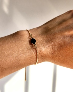 Pulseira Regulável Zircônia Negra Oval Banhada a Ouro - comprar online