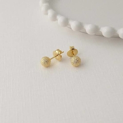 Brinco bolinha fosca