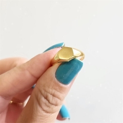 Anel Liso Geométrico Hexagonal Banhado a Ouro - loja online