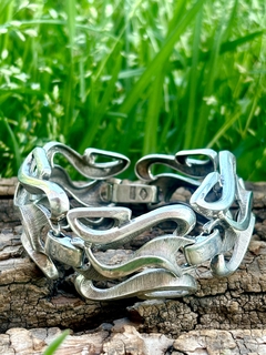 Pulsera de plata grande modelo cuadrados con diseño entrelazado