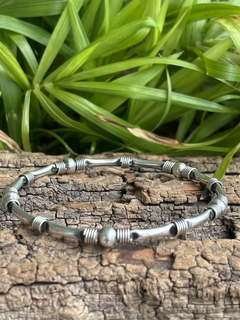 Antigua esclava de plata con diseño