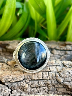 Antiguo anillo de plata y labradorita
