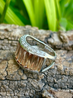 Anillo de plata con circonios y piedra bagete - comprar online