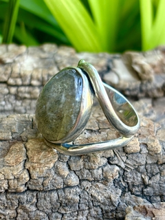 Anillo de plata con piedra Lunar - comprar online