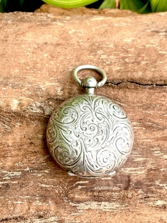 Antiguo dije diseño en plata
