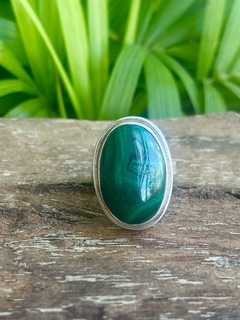 Anillo de plata con malaquita