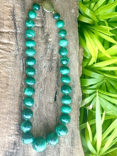 Antiguo collar de malaquita con cierre en plata - comprar online