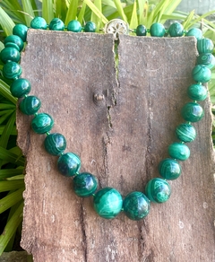 Antiguo collar de malaquita con cierre en plata