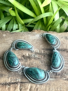 Antigua pulsera de plata y malaquita