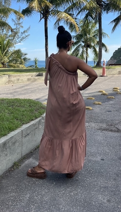 Vestido liso ombro só na internet