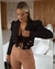 Blazer cropped com botões metalizados na internet