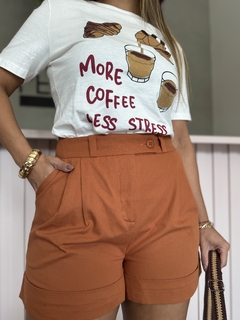 Shorts Alf com Pregas - Felicitá Modas