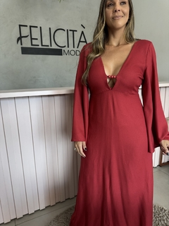 Vestido Longo Decote Pedras na internet