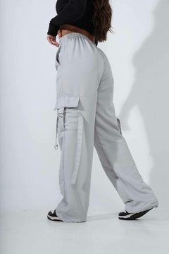 calça cargo tactel cinza claro - comprar online