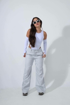 body cavado branco na internet