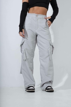 calça cargo tactel cinza claro