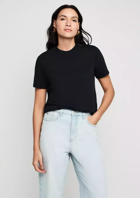 Camiseta Reta Decote Redondo Estampada - Preto