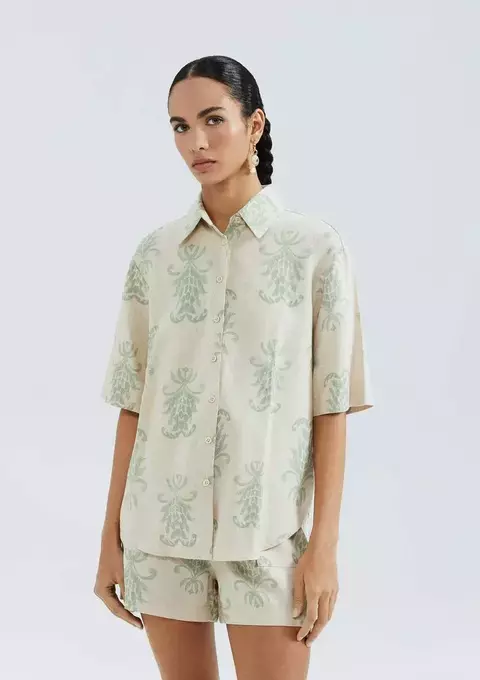 Camisa Feminina Manga Curta Estampada Em Viscolinho - Bege