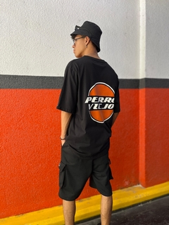 REMERA RETRO NEGRA en internet