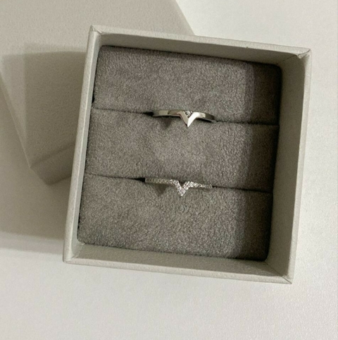 Anel Slim V Cravejado