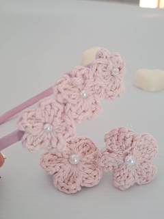 Vincha Emma con chuflos de regalo tejidos al crochet - comprar online